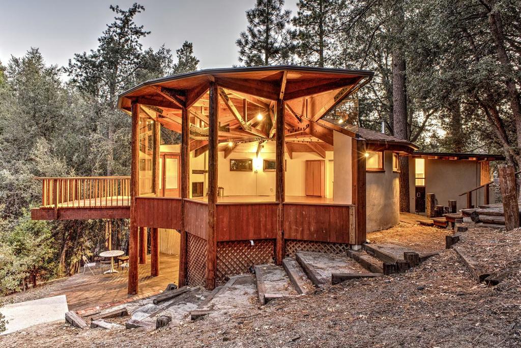 55283 Pine Crest Property Photo