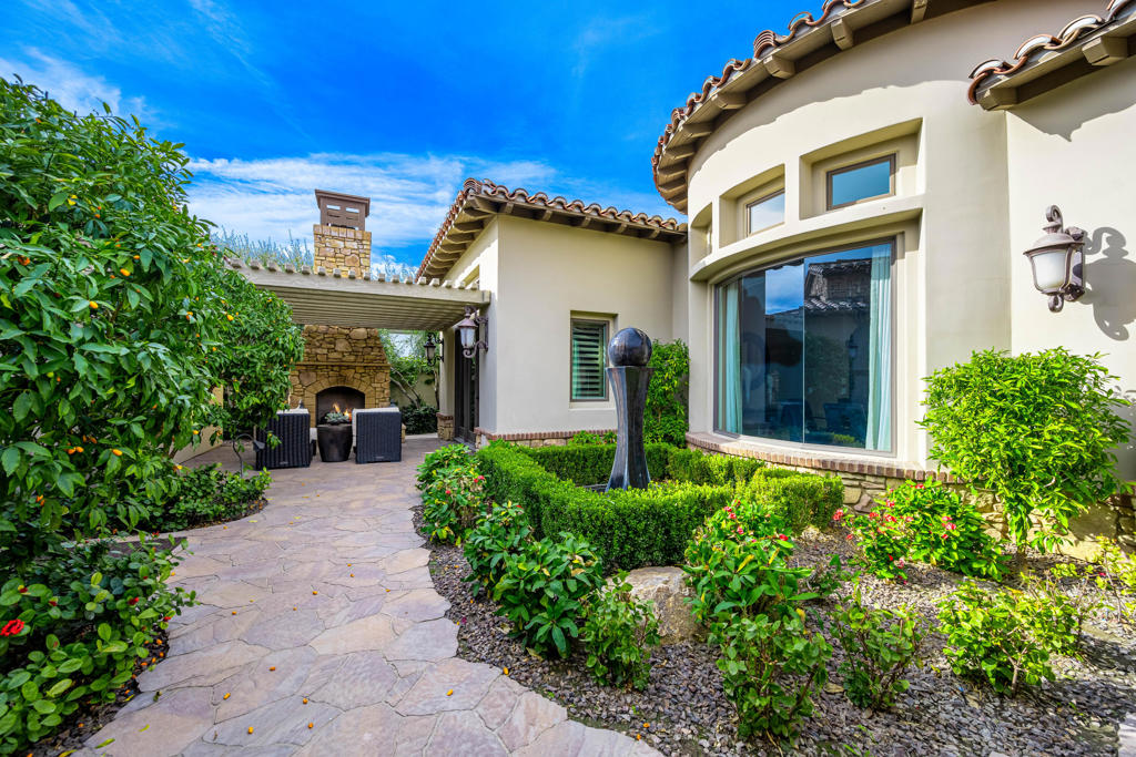 76292 Via Saturnia Property Photo 4