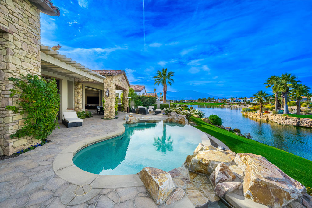 76292 Via Saturnia Property Photo 37