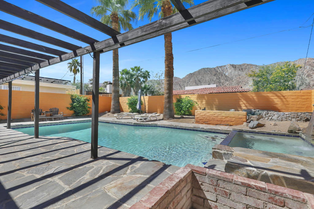 52605 Avenida Alvarado Property Photo 1