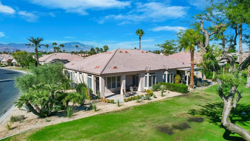 43696 Old Troon Court Property Photo
