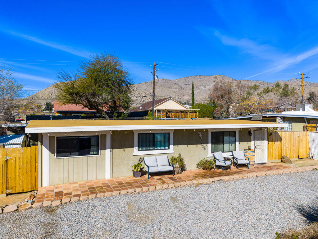 11002 Knobb Avenue Property Photo 2