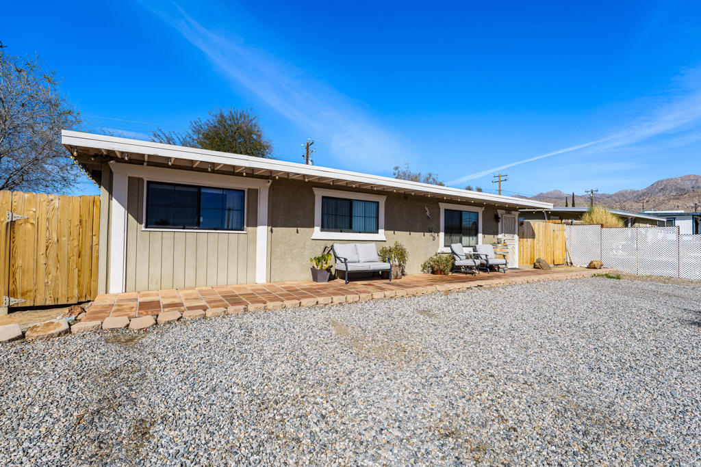 11002 Knobb Avenue Property Photo 6