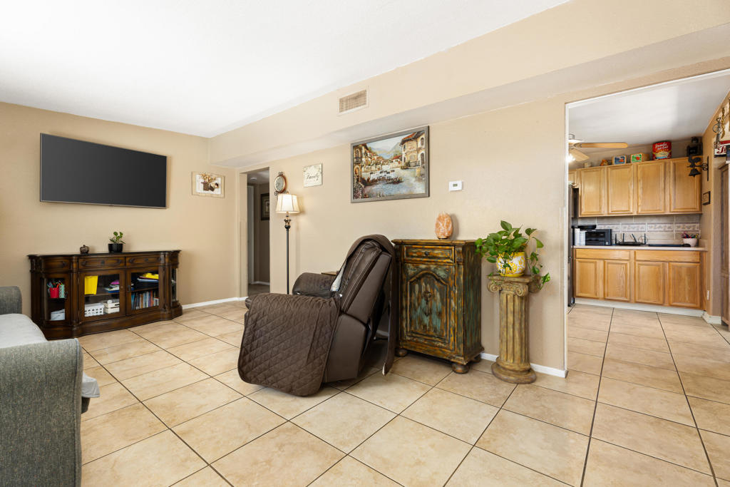 11002 Knobb Avenue Property Photo 11