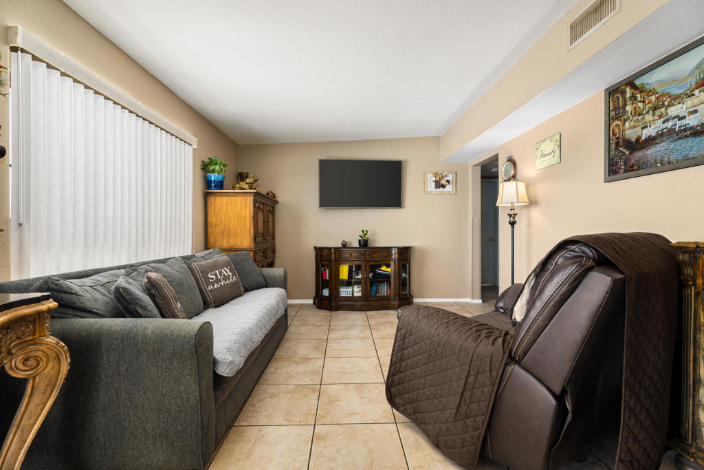 11002 Knobb Avenue Property Photo 12