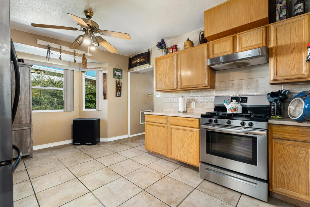 11002 Knobb Avenue Property Photo 13