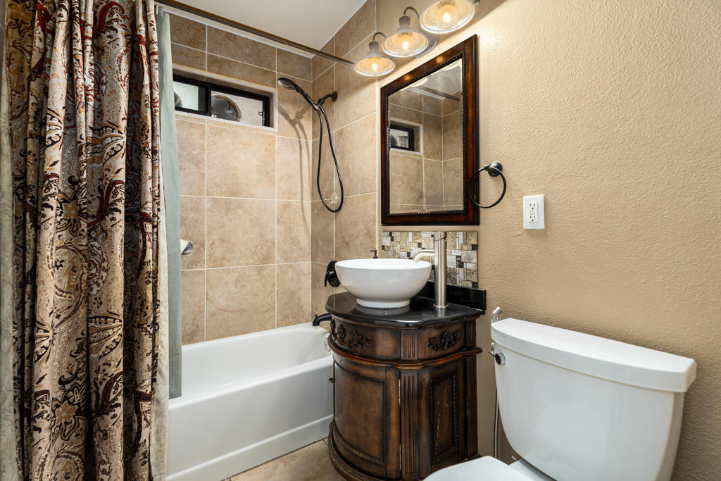 11002 Knobb Avenue Property Photo 26