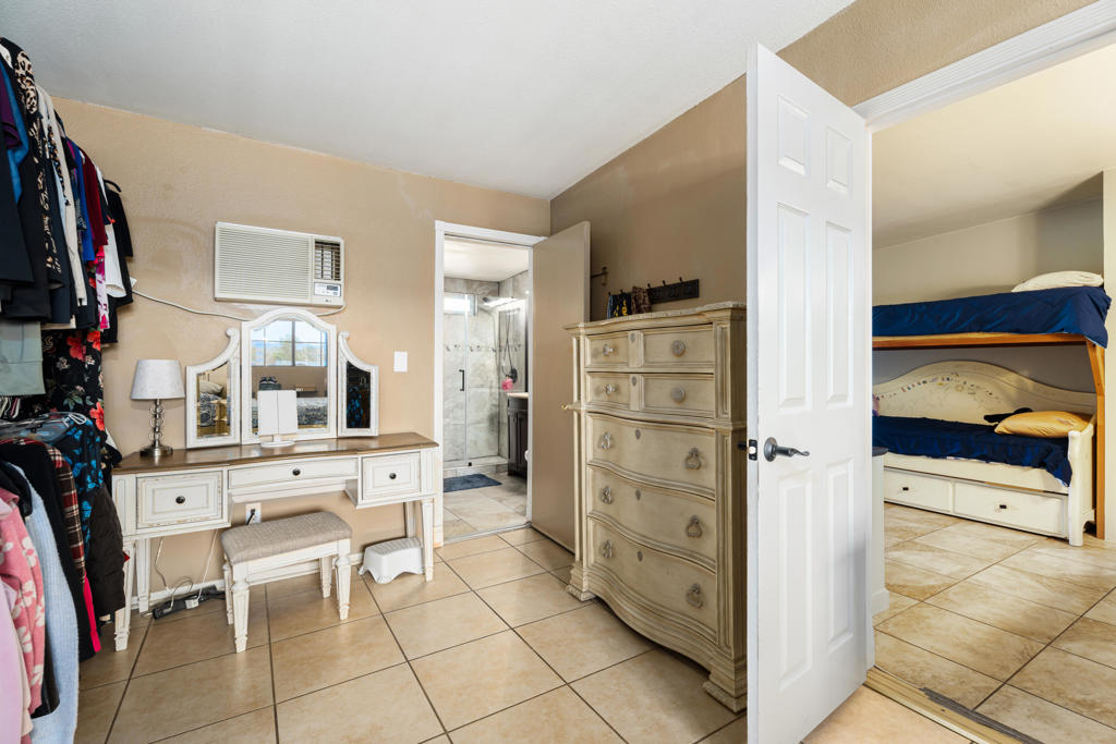 11002 Knobb Avenue Property Photo 27