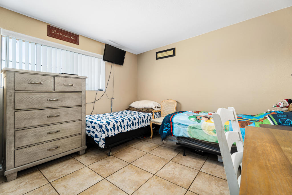 11002 Knobb Avenue Property Photo 28
