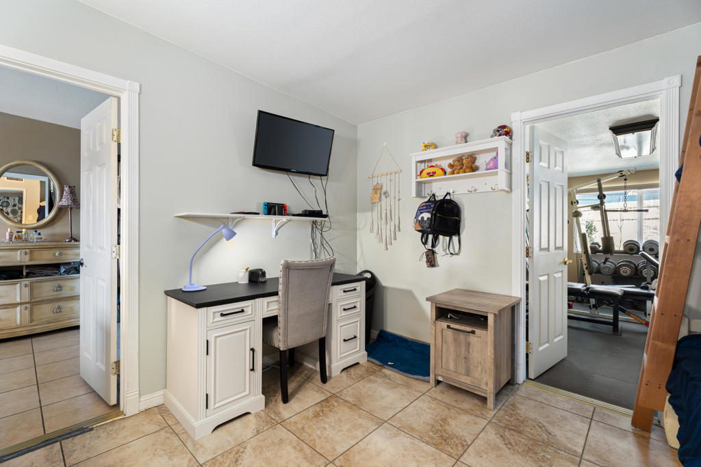 11002 Knobb Avenue Property Photo 30