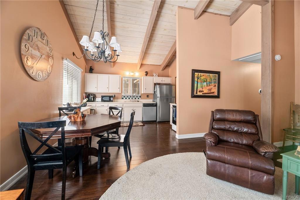 332 E Sherwood Boulevard Property Photo 5