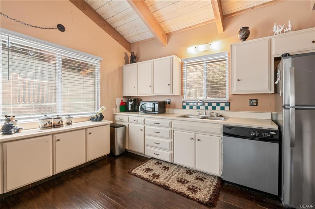 332 E Sherwood Boulevard Property Photo 6