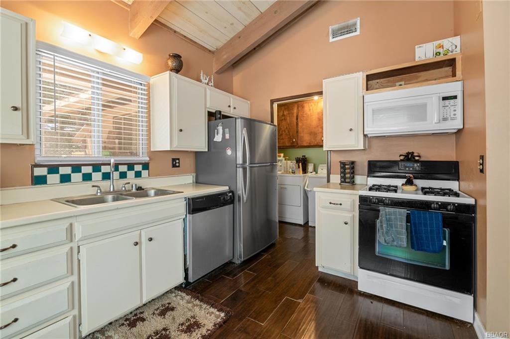 332 E Sherwood Boulevard Property Photo 7