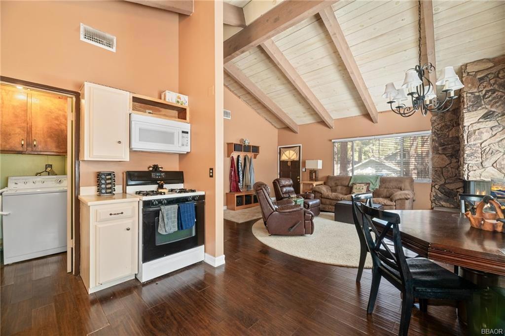 332 E Sherwood Boulevard Property Photo 8
