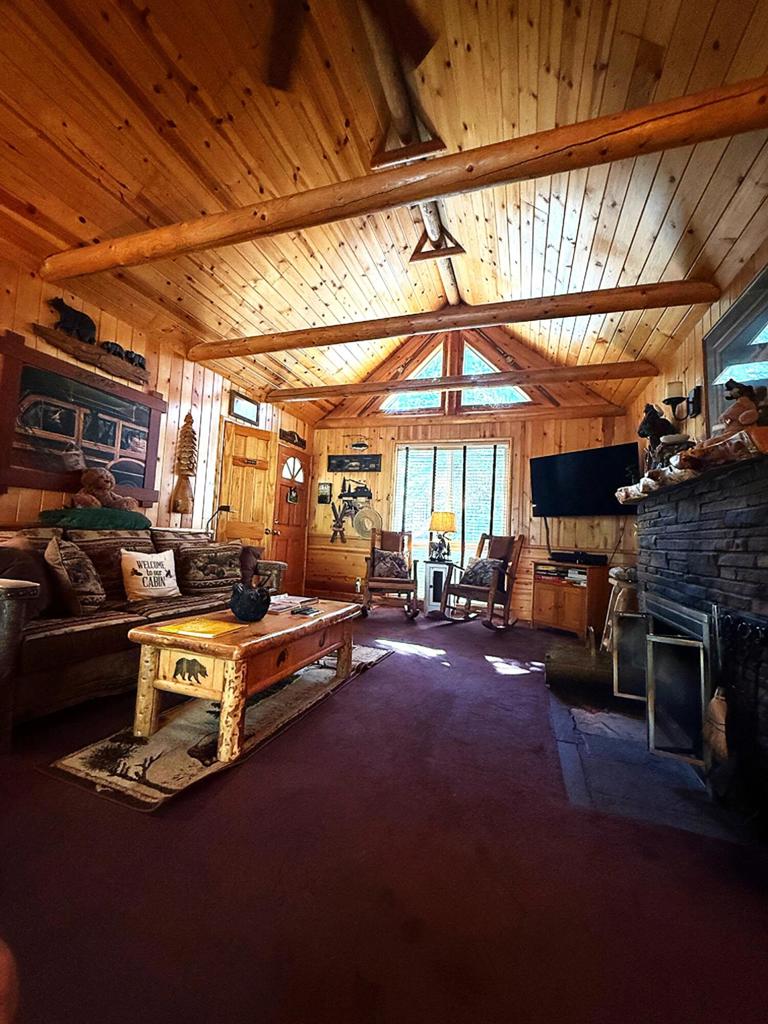 473 Chipmunk Lane Lane Property Photo 3