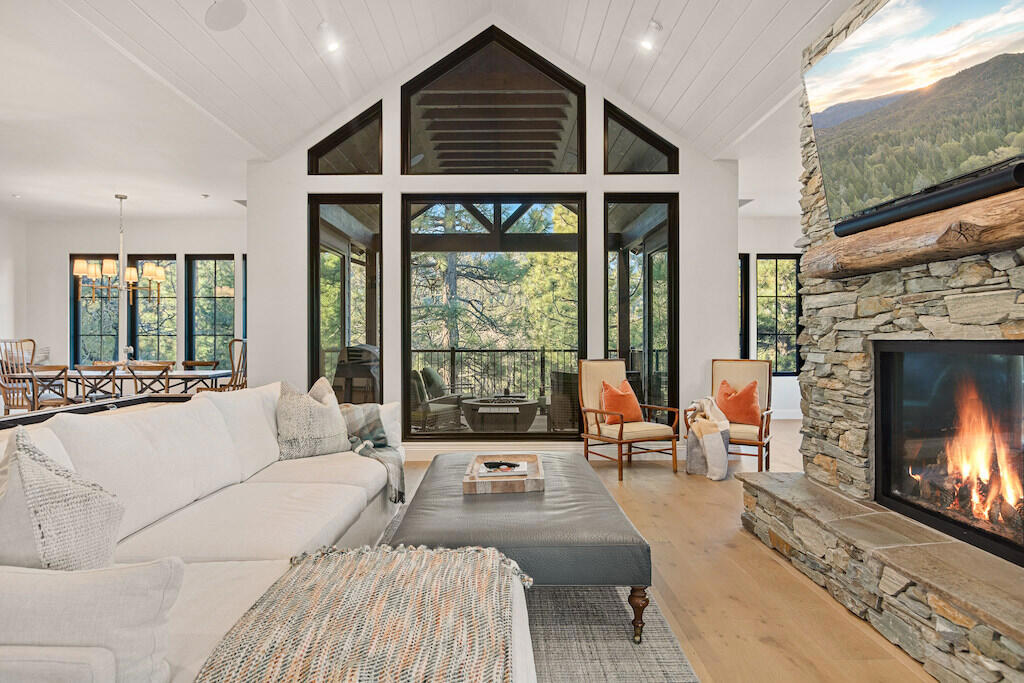 43595 Ridge Crest Drive Property Photo