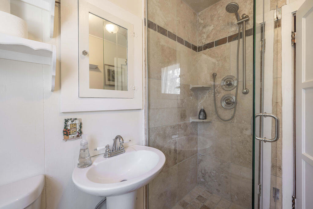 400 Booth Way Property Photo 9