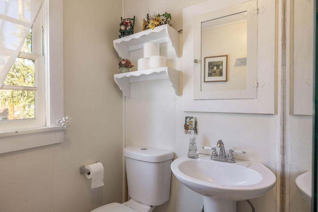 400 Booth Way Property Photo 10