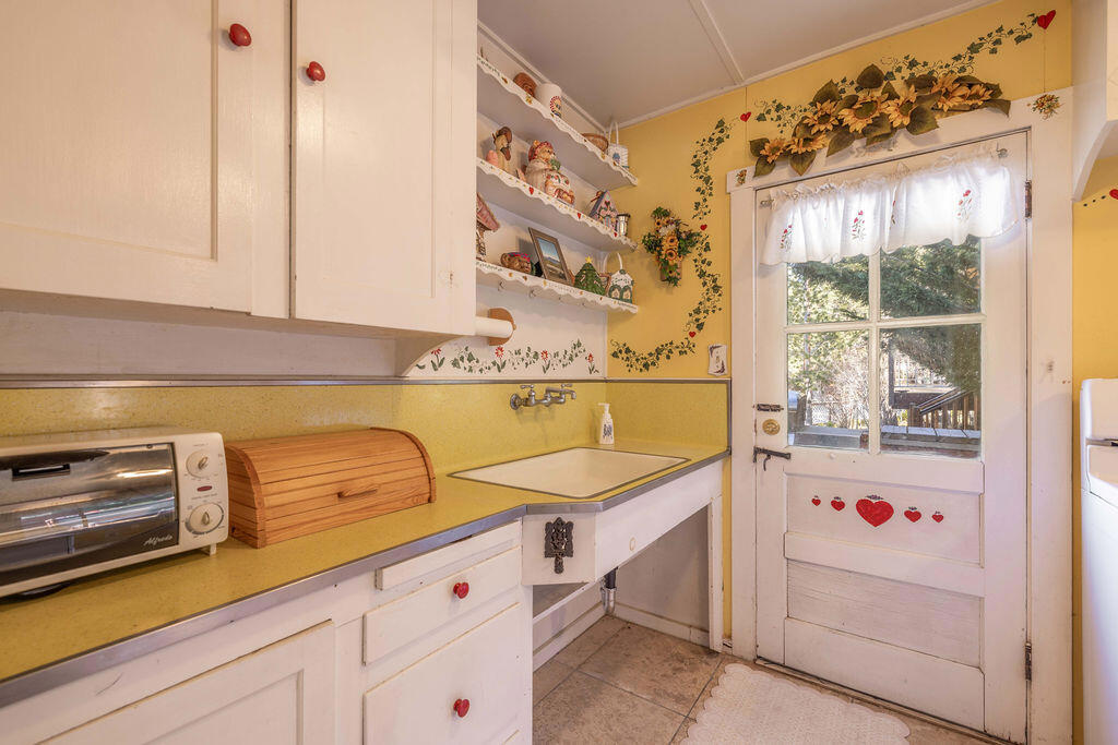 400 Booth Way Property Photo 11