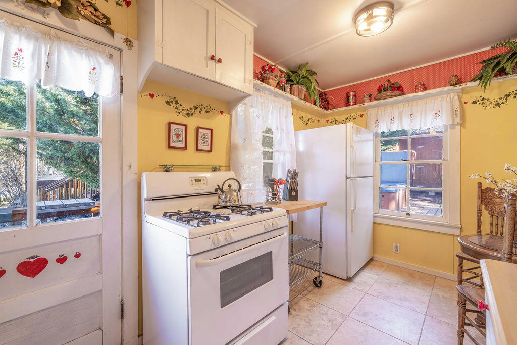 400 Booth Way Property Photo 12