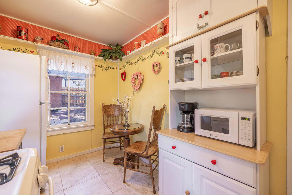 400 Booth Way Property Photo 13