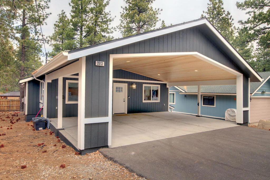 2013 Cedar Pine Lane Property Photo 1