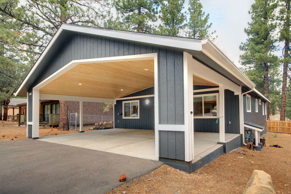 2013 Cedar Pine Lane Property Photo 3
