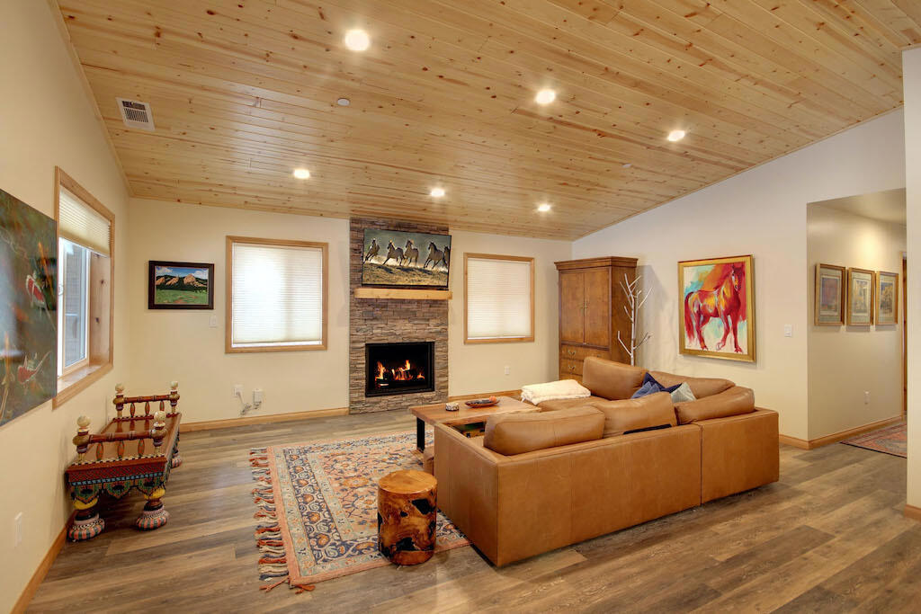 2013 Cedar Pine Lane Property Photo 4