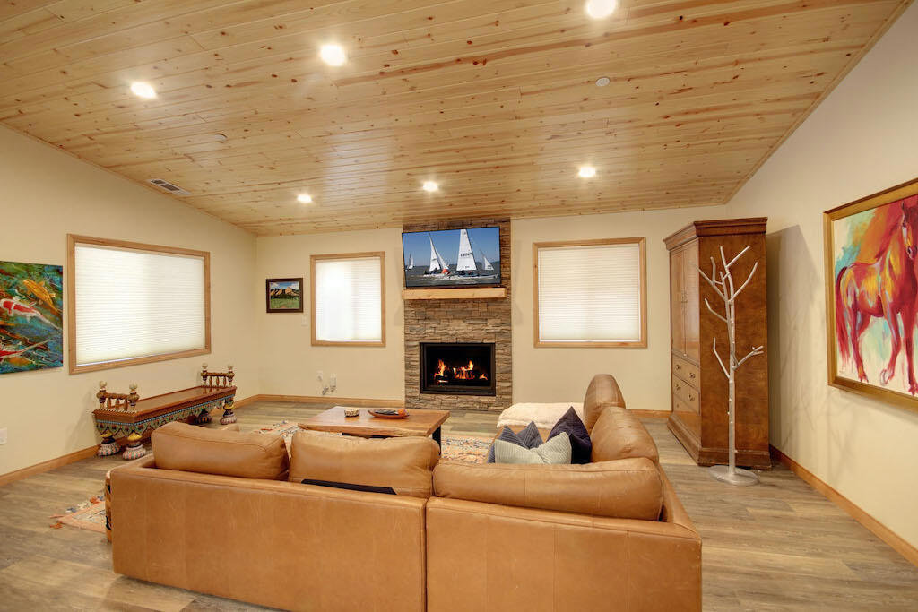 2013 Cedar Pine Lane Property Photo 5