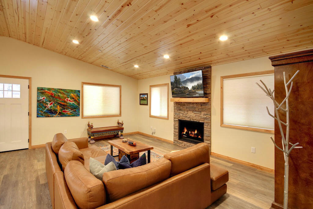 2013 Cedar Pine Lane Property Photo 6
