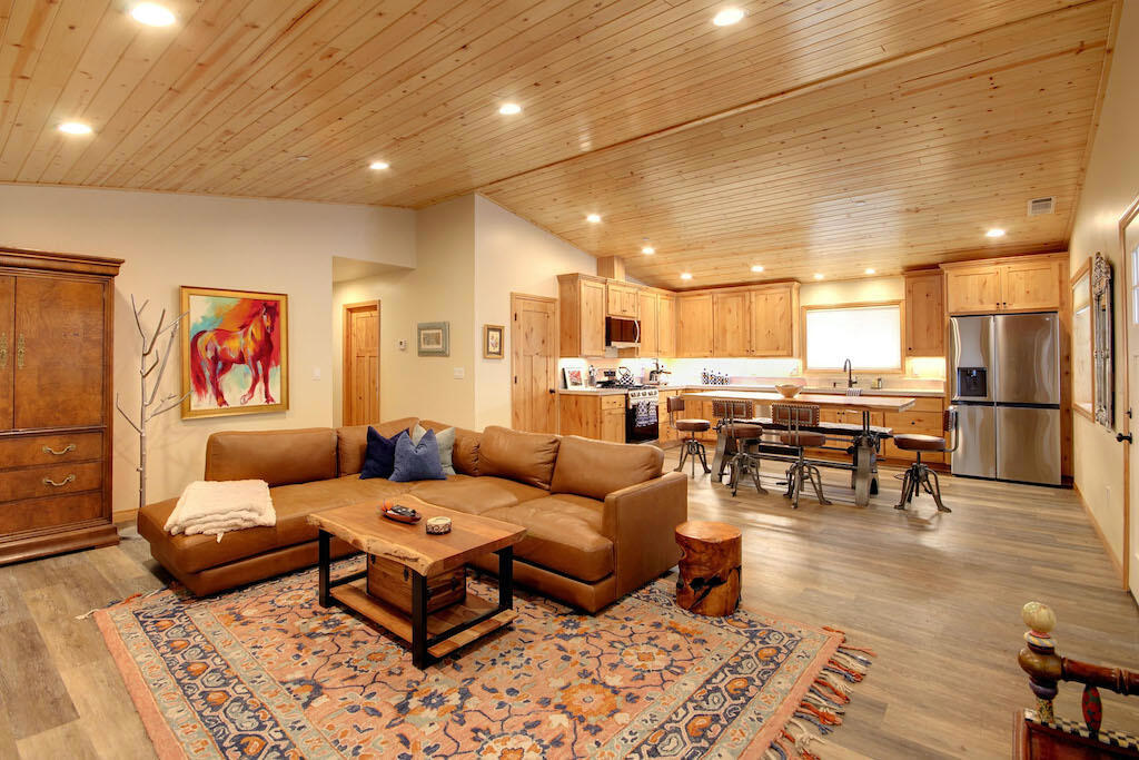 2013 Cedar Pine Lane Property Photo 7