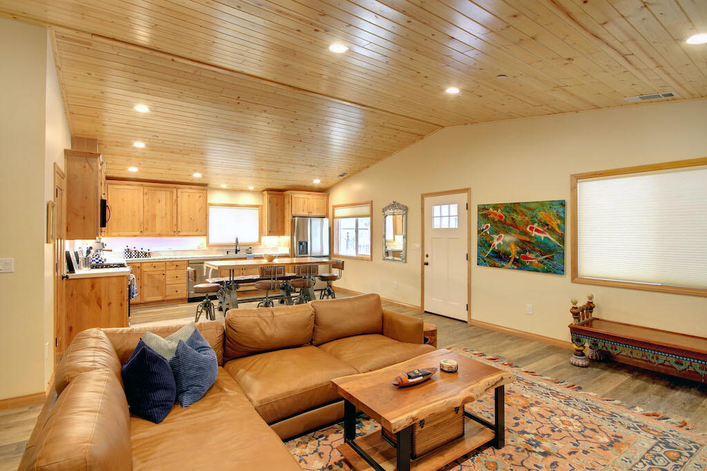 2013 Cedar Pine Lane Property Photo 8