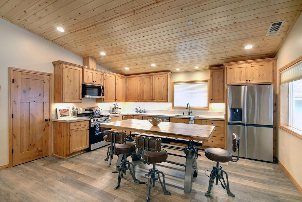 2013 Cedar Pine Lane Property Photo 9