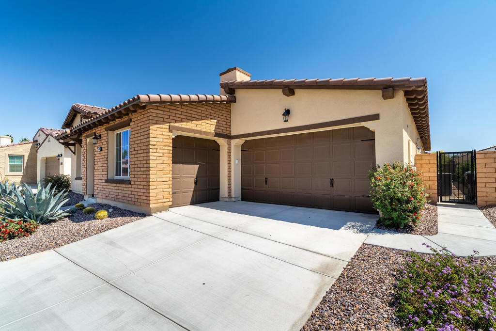 51862 Via Crespi Property Photo 2