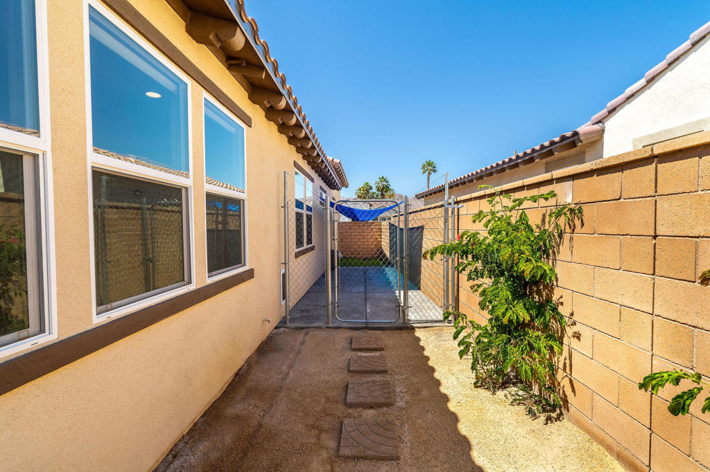 51862 Via Crespi Property Photo 31