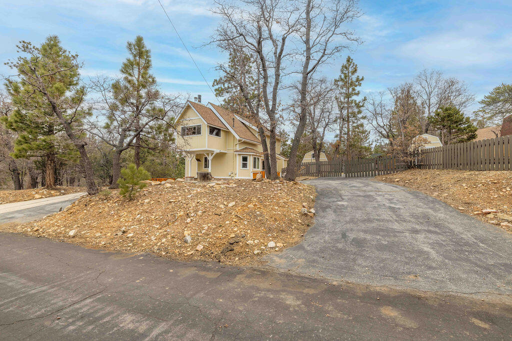 675 Inyo Avenue Property Photo 2
