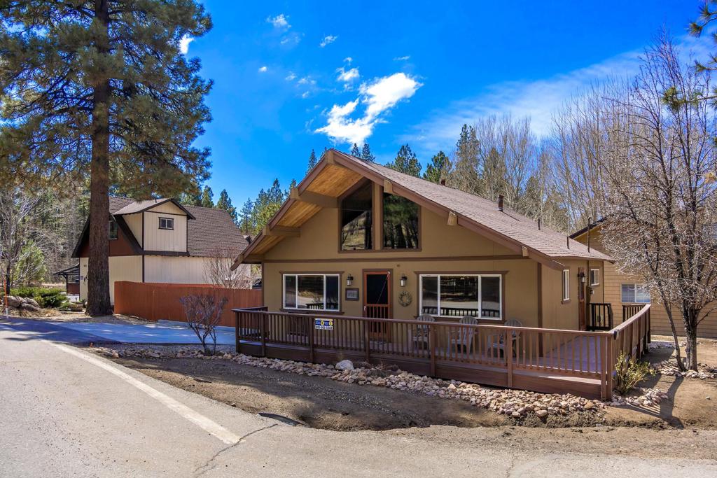 880 Edgemoor Road Property Photo