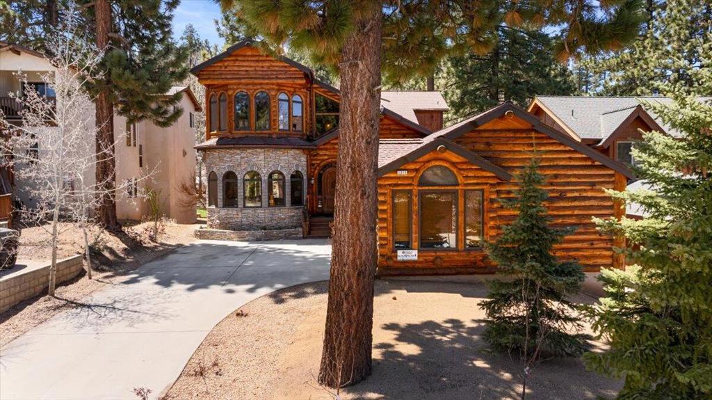 1215 Wolf Creek Court Property Photo 4