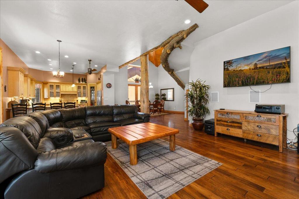 1215 Wolf Creek Court Property Photo 17
