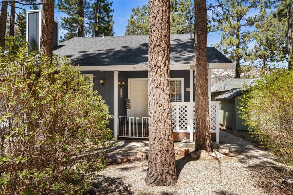233 E Angeles Boulevard Property Photo 3
