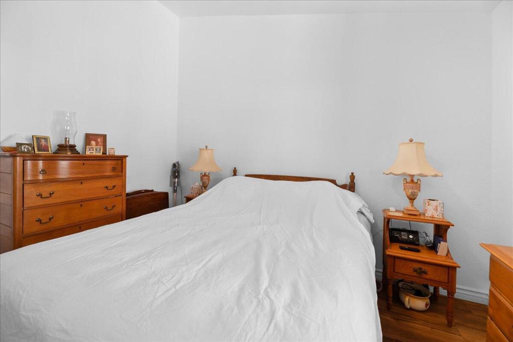 233 E Angeles Boulevard Property Photo 12