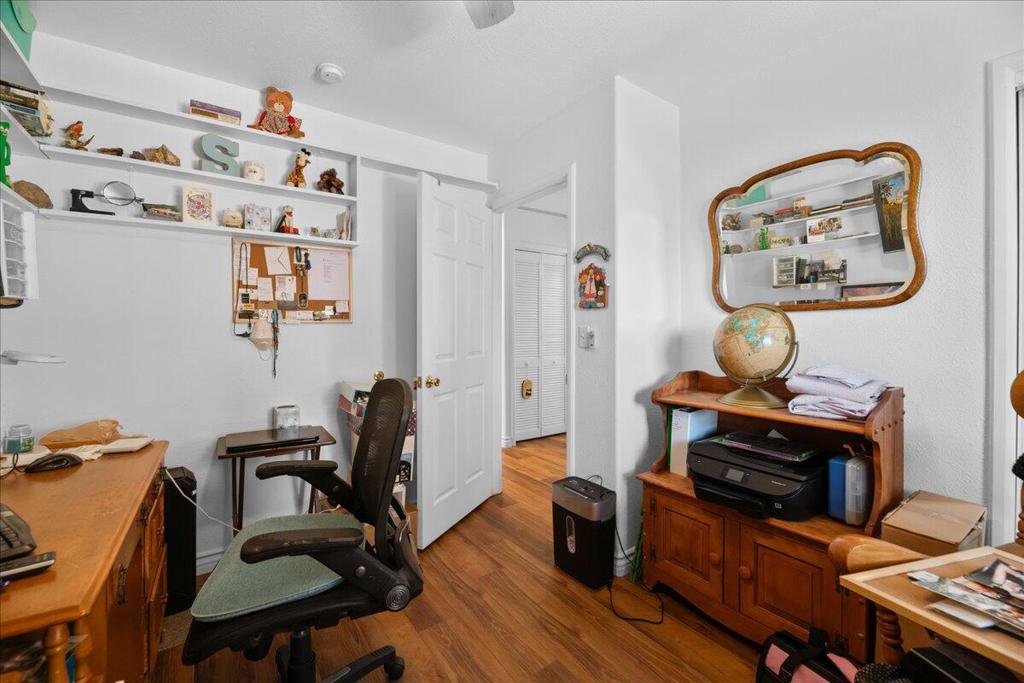 233 E Angeles Boulevard Property Photo 15