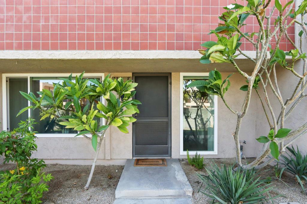 110 E Via Escuela E Property Photo 1
