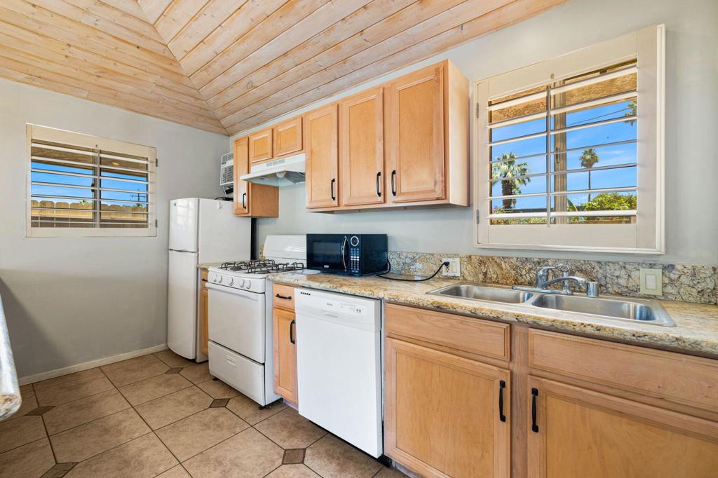 44510 San Carlos Avenue Property Photo 37