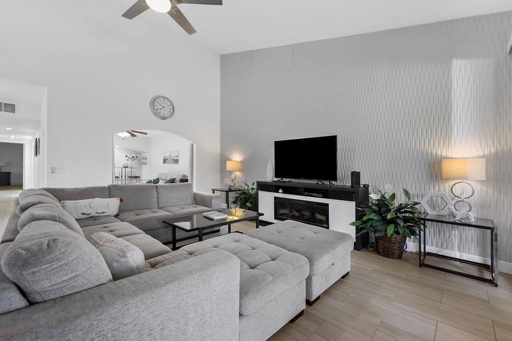 5 Majorca Drive Property Photo 3