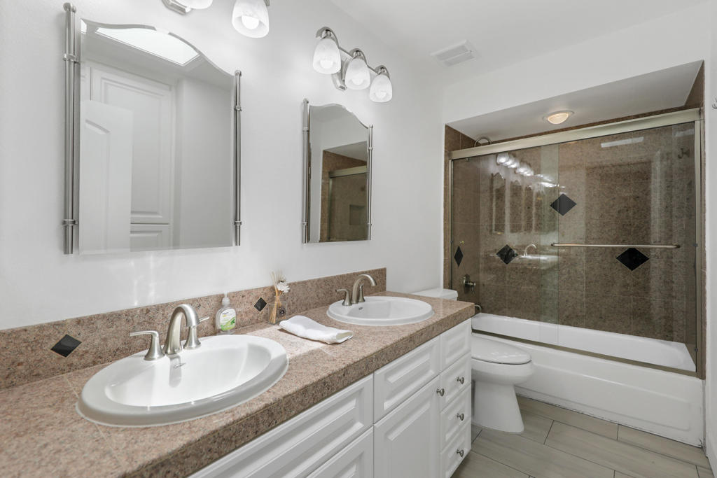 5 Majorca Drive Property Photo 11