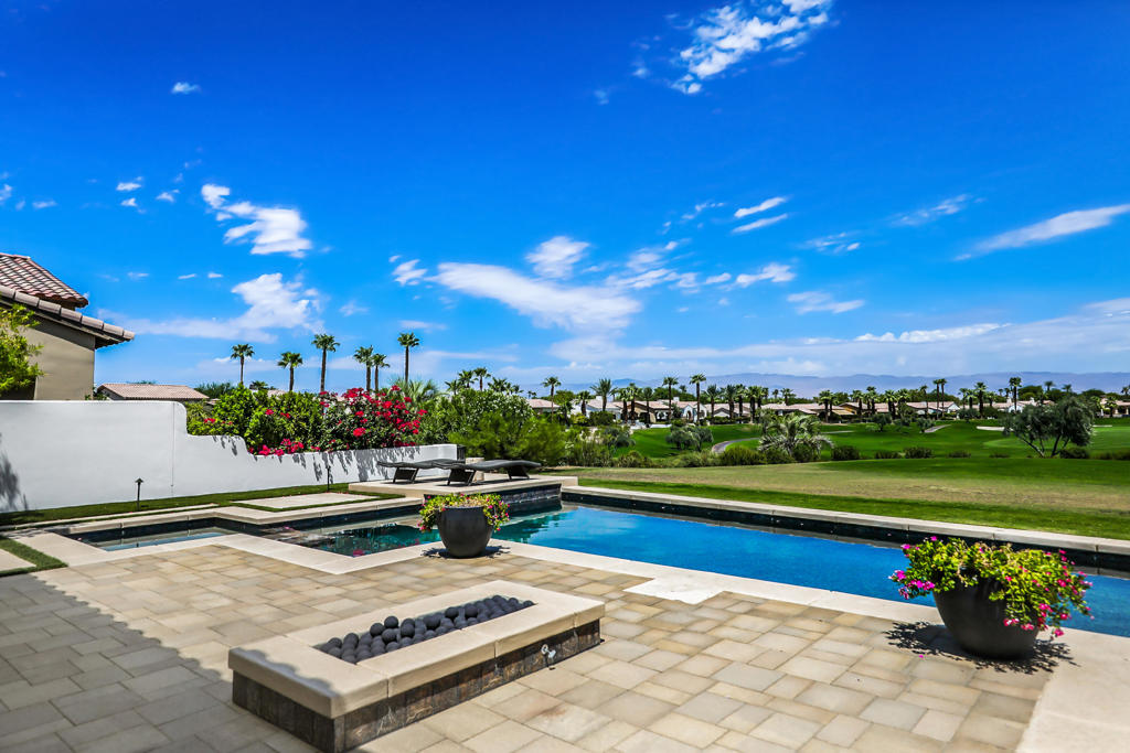 58400 Aracena Property Photo 2