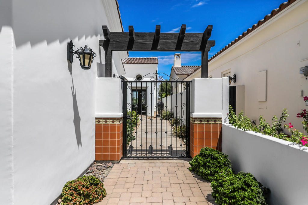 58400 Aracena Property Photo 4