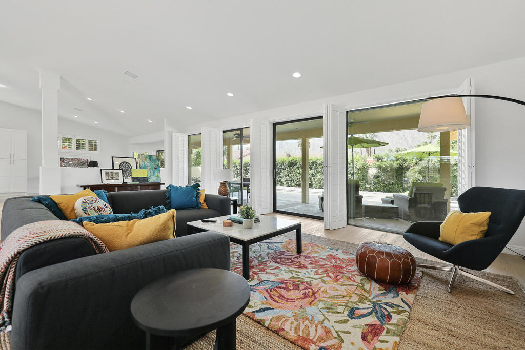 48721 Santa Ursula Street Property Photo 4