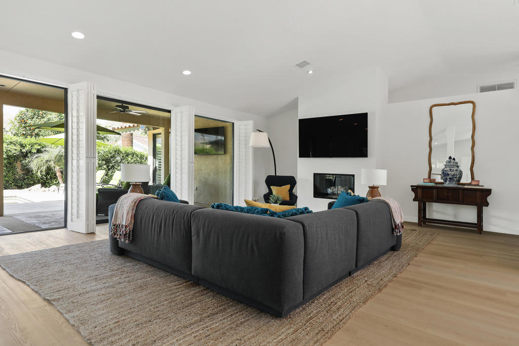48721 Santa Ursula Street Property Photo 7